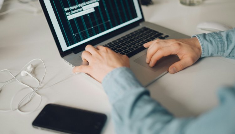 Best Business Card Makers in 2026: Adobe Express vs. the Competition